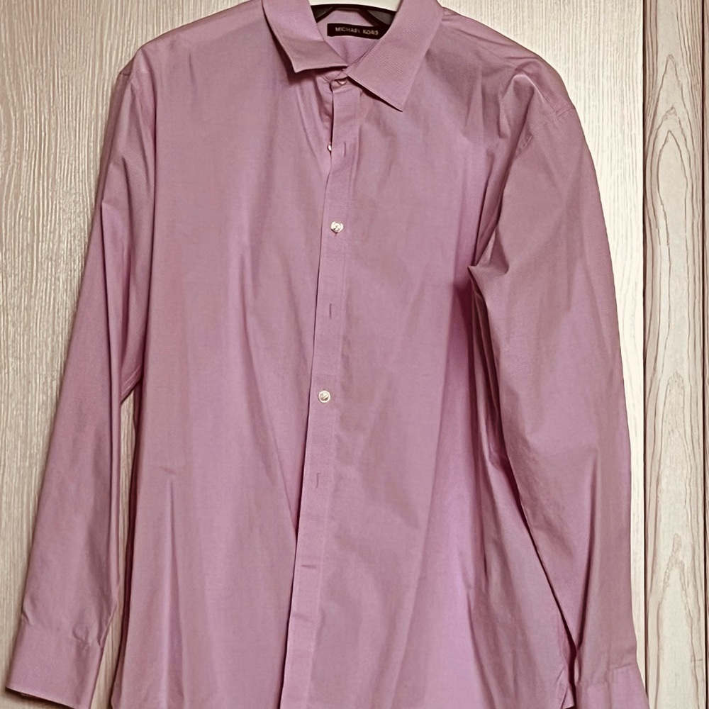 Michael Kors Pink Dress Shirt Classic Button-Down
NEW WITHOUT TAGS